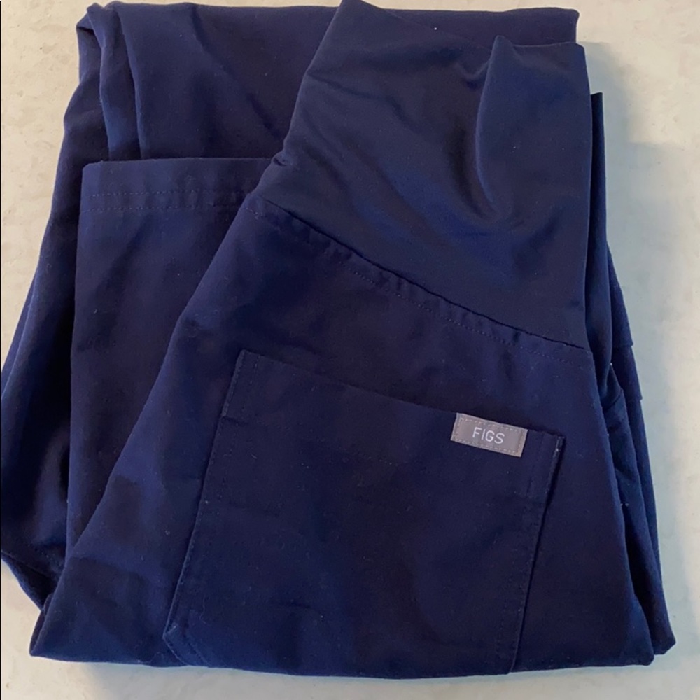 Figs Yola maternity scrub pants in navy blue.